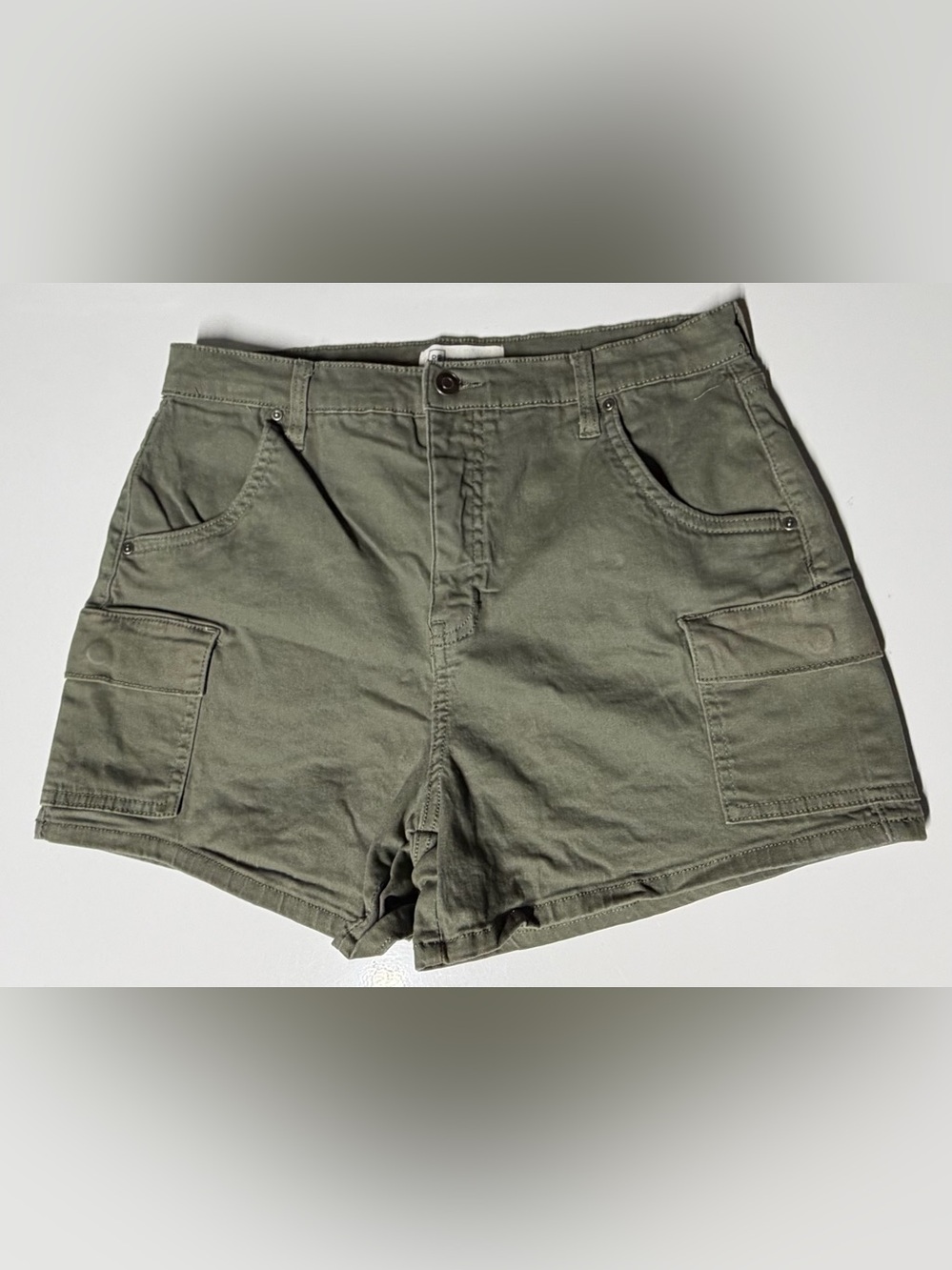 REgeneration by Celebrity Pink High-Rise Cargo Shorts – Dusty Olive – Size 11/30